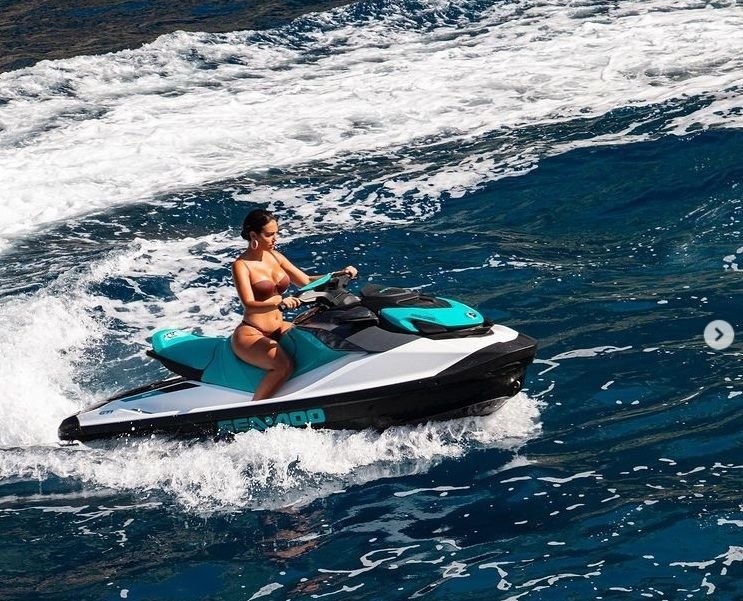 Cristiano Ronaldo asteapta titlul de golgheter pe yacht! El se relaxeaza pe vasul sau de lux, alaturi de familie si prieteni_2