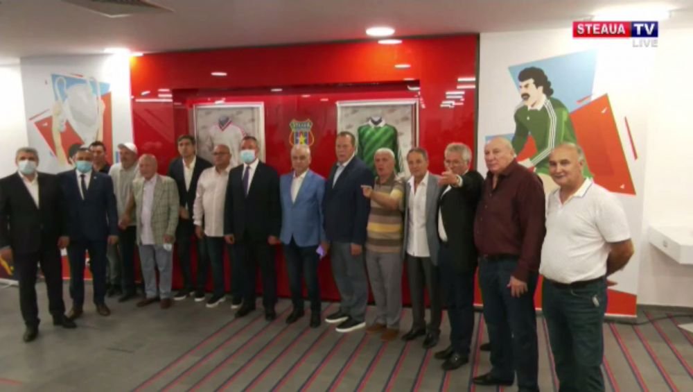 Imagini spectaculoase din Ghencea! Fostele glorii ale Stelei, prezente la inaugurarea noului stadion + Scenografie superba realizata de fanii stelisti_8
