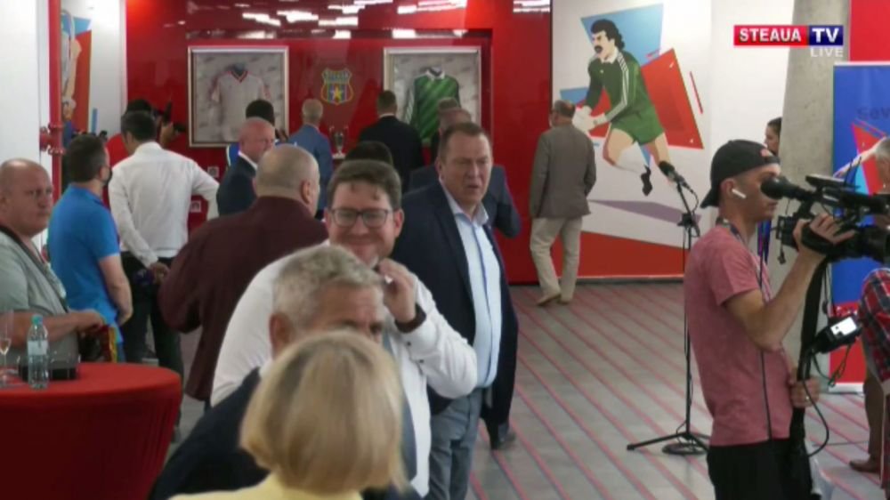 Imagini spectaculoase din Ghencea! Fostele glorii ale Stelei, prezente la inaugurarea noului stadion + Scenografie superba realizata de fanii stelisti_11