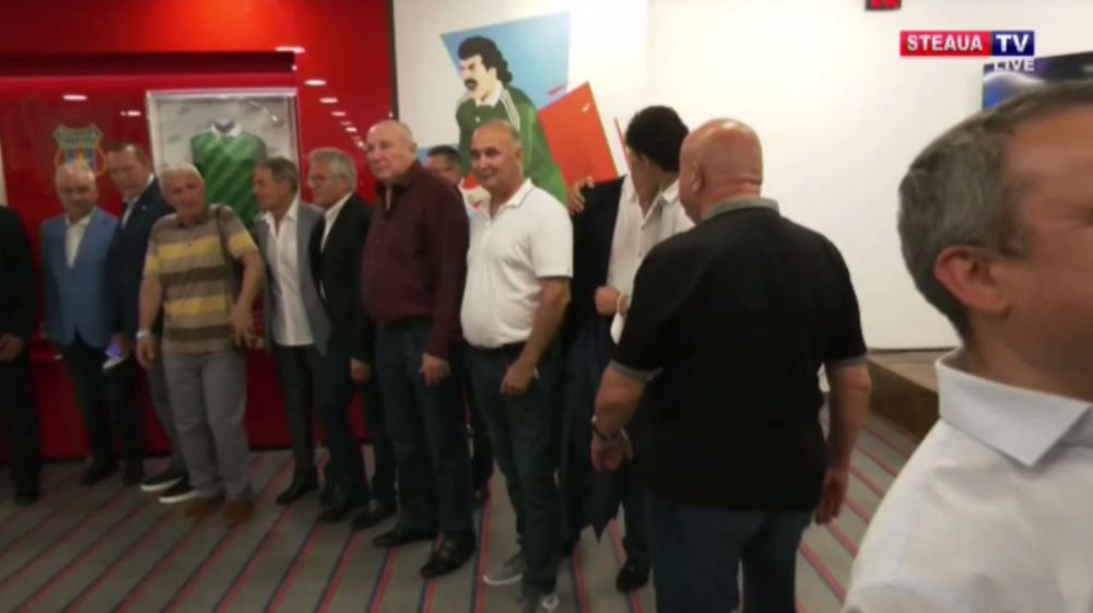 Imagini spectaculoase din Ghencea! Fostele glorii ale Stelei, prezente la inaugurarea noului stadion + Scenografie superba realizata de fanii stelisti_16