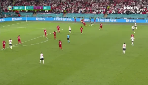 GOOOOL ANGLIA! Harry Kane rateaza initial lovitura de la 11 metri, dar Schmeichel respinge in fata portii, iar atacantul reuseste sa trimita in plasa!