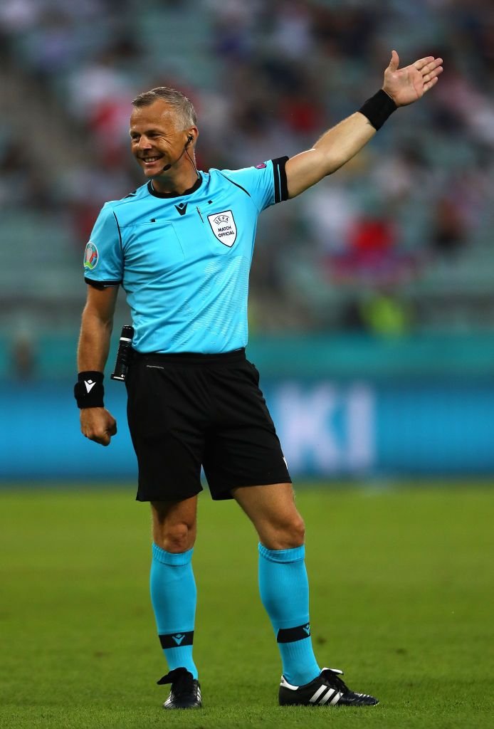 UEFA a anuntat numele arbitrului care va conduce de la centru duelul dintre Italia si Anglia! Ovidiu Hategan rateaza finala Euro_2