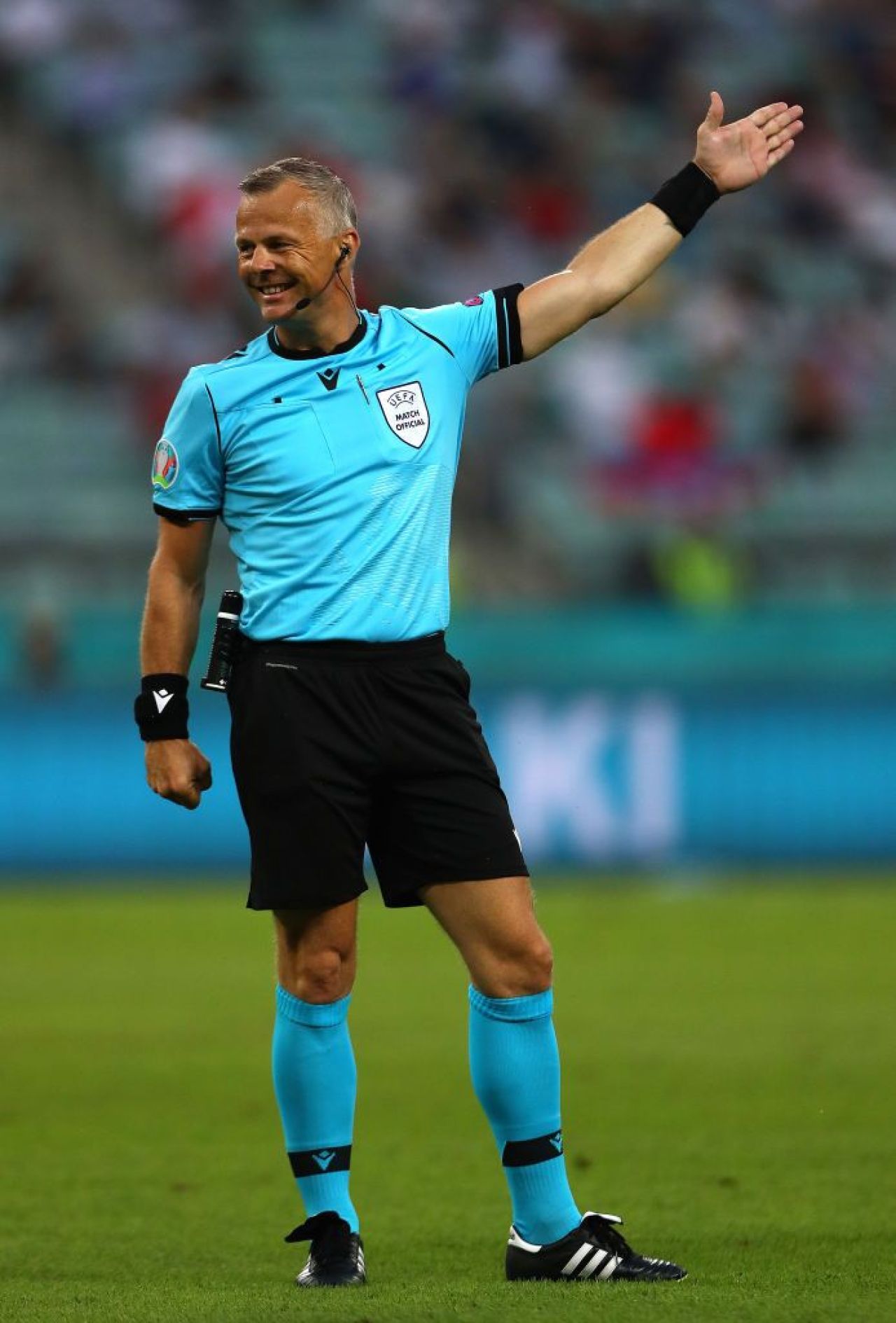 UEFA a anuntat numele arbitrului care va conduce de la centru duelul dintre Italia si Anglia! Ovidiu Hategan rateaza finala Euro_2
