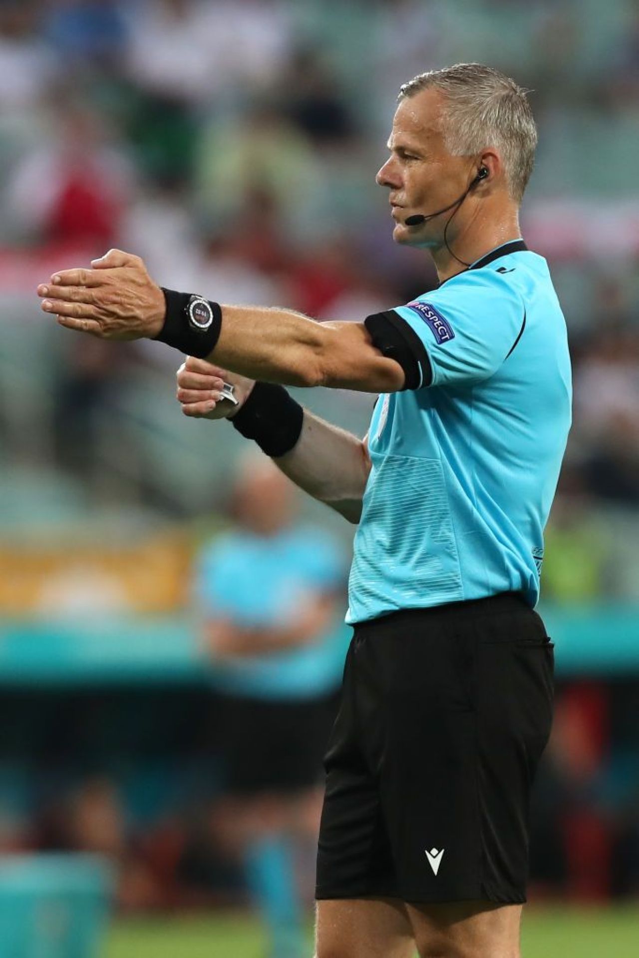 UEFA a anuntat numele arbitrului care va conduce de la centru duelul dintre Italia si Anglia! Ovidiu Hategan rateaza finala Euro_3