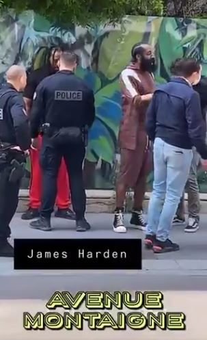 Imagini incredibile la Paris! James Harden, oprit si controlat de politie in plina strada _2