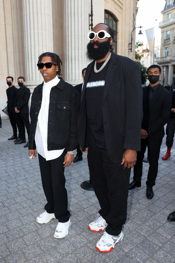 Imagini incredibile la Paris! James Harden, oprit si controlat de politie in plina strada _6