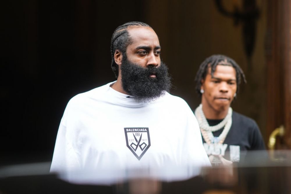 Imagini incredibile la Paris! James Harden, oprit si controlat de politie in plina strada _7