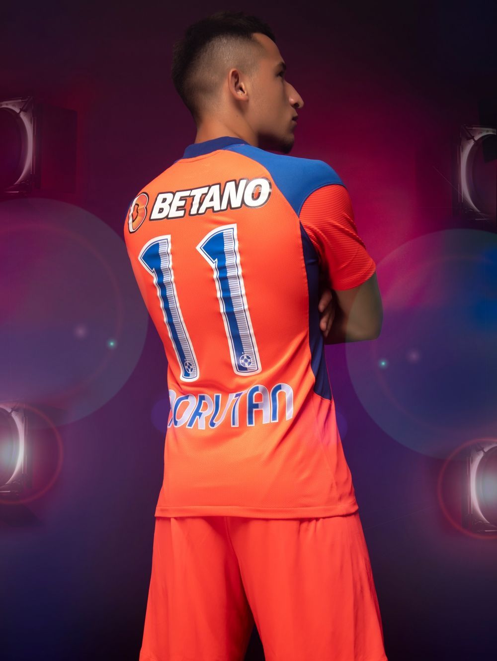 FCSB si-a prezentat noul echipament de joc! Imagini spectaculoase cu tinutele oficiale ale lui jucatorilor _5
