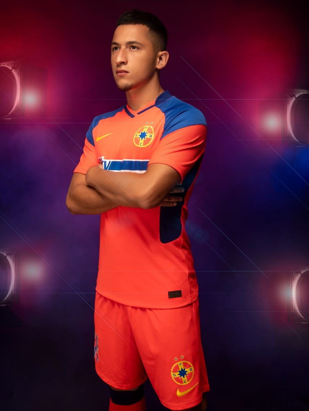 FCSB si-a prezentat noul echipament de joc! Imagini spectaculoase cu tinutele oficiale ale lui jucatorilor _7