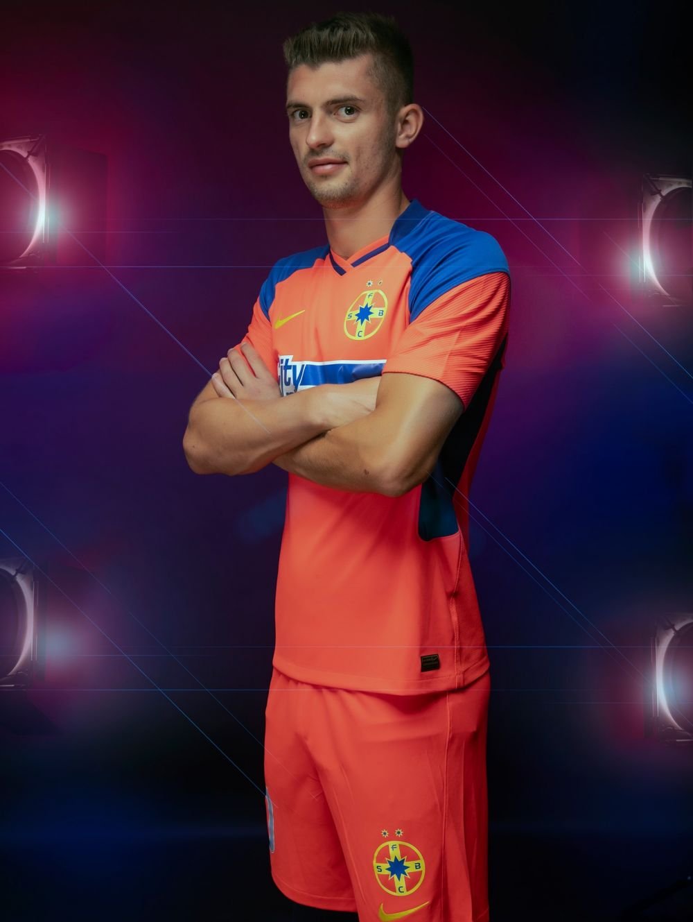 FCSB si-a prezentat noul echipament de joc! Imagini spectaculoase cu tinutele oficiale ale lui jucatorilor _8