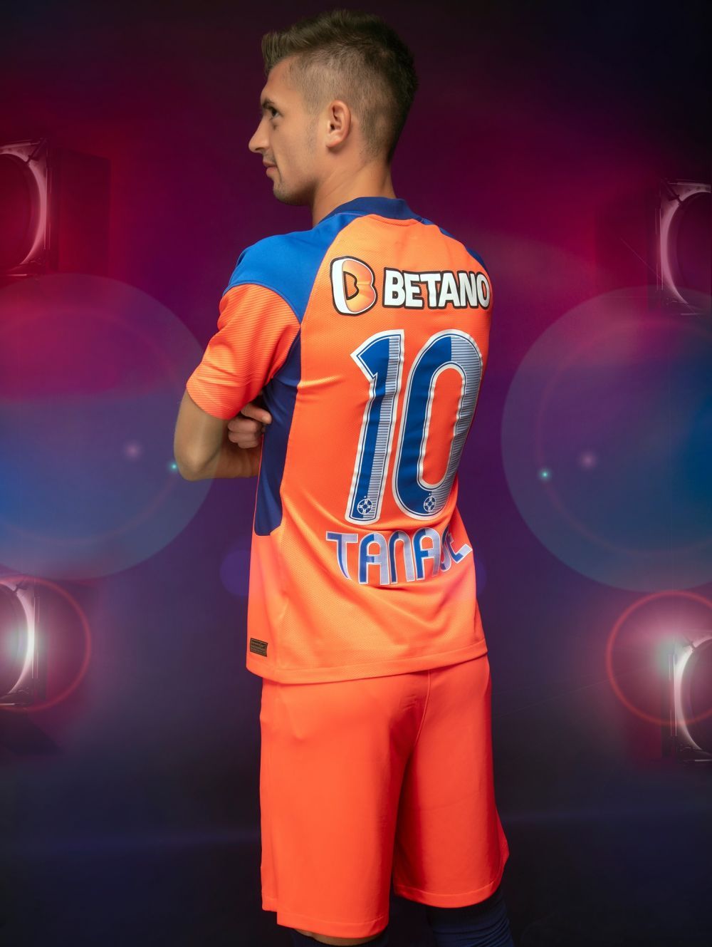 FCSB si-a prezentat noul echipament de joc! Imagini spectaculoase cu tinutele oficiale ale lui jucatorilor _11