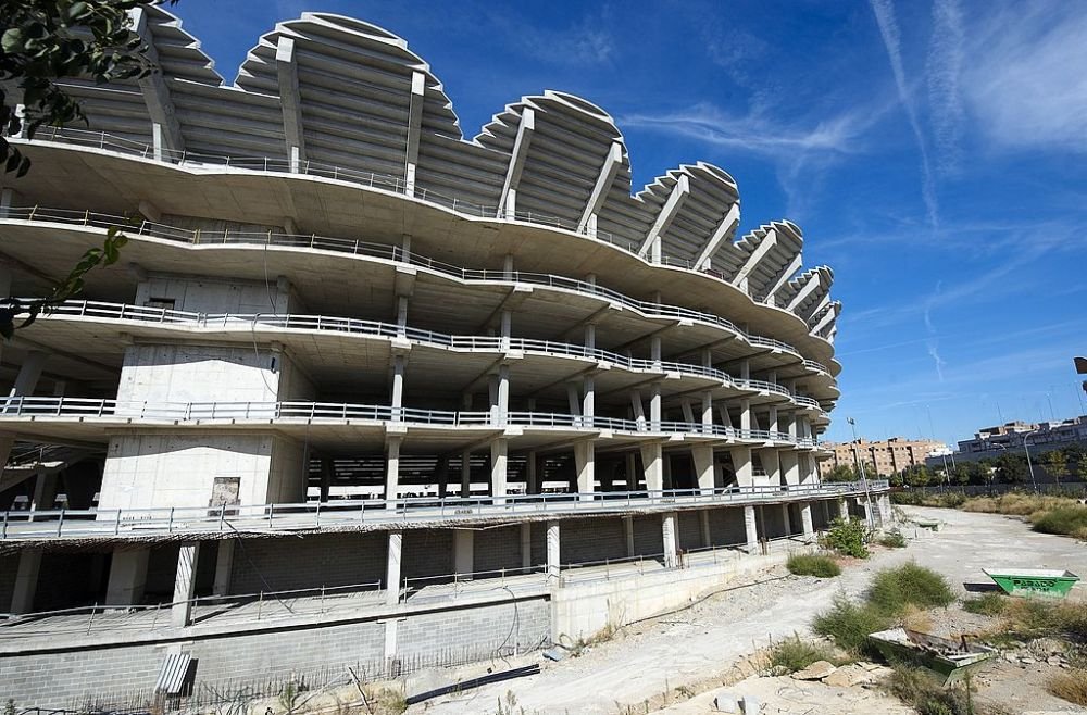 Stadionul de 300 de milioane de euro a ajuns o ruina! Arena trebuia sa fie inaugurata in 2009&nbsp;