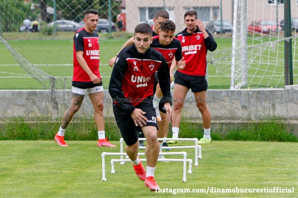 Dusan Uhrin s-a saturat! Antrenorul care a salvat-o pe Dinamo de la retrogradare sezonul trecut a plecat din 