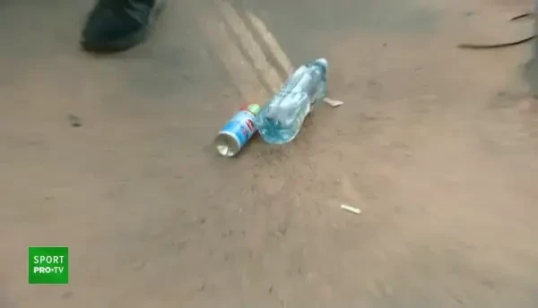 Imagini absurde inainte de Supercupa Romaniei! Un tata nu a fost lasat sa intre cu dezinfectant si olita pentru cele doua fetita ale lui