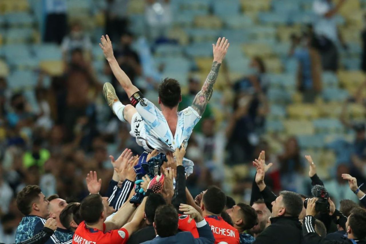 FOTO Messi i-a ingenunchiat pe brazilieni chiar pe Maracana! Cele mai frumoase imagini de la sarbatoarea argentinienilor_4