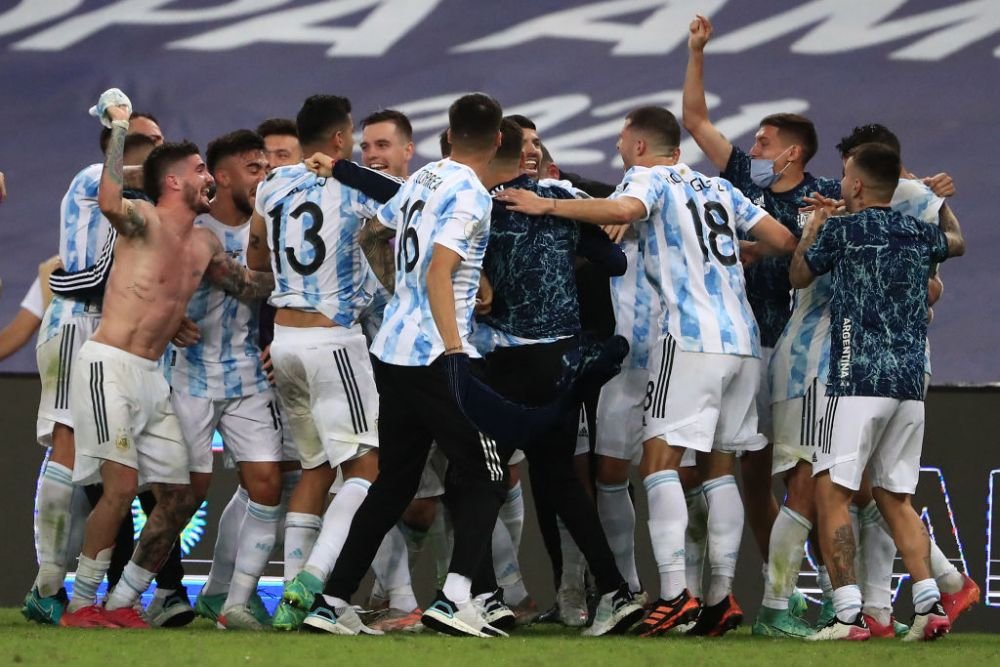 FOTO Messi i-a ingenunchiat pe brazilieni chiar pe Maracana! Cele mai frumoase imagini de la sarbatoarea argentinienilor_10