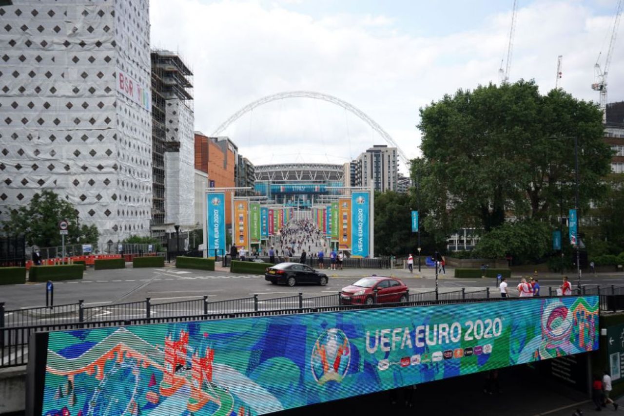 Sarbatoare la Londra! Fanii englezi au luat cu asalt strazile din jurul stadionului Wembley inaintea finalei dintre Italia si Anglia FOTO _4