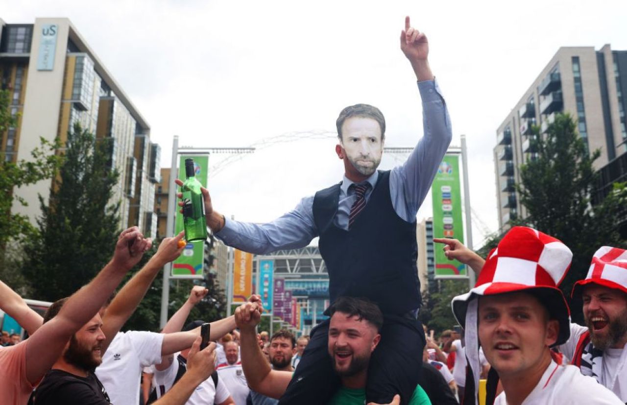 Sarbatoare la Londra! Fanii englezi au luat cu asalt strazile din jurul stadionului Wembley inaintea finalei dintre Italia si Anglia FOTO _9