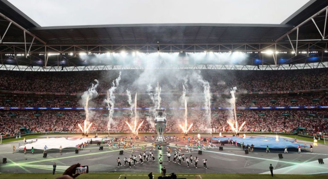Nimeni nu doarme in Anglia si Italia! Imagini spectaculoase din satelit cu cele doua tari din finala Euro 2020_4