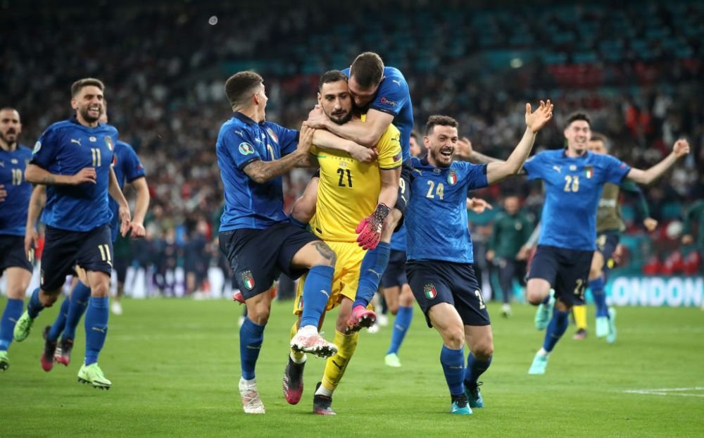 Italia, Regina Europei! Jucatorii lui Mancini s-au auzit mai tare decat toti englezii de pe Wembley! Imagini de senzatie de la ceremonia de premiere_2