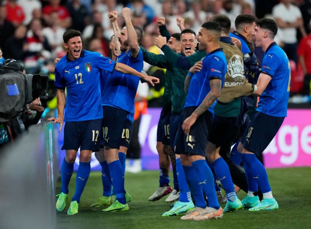 Italia, Regina Europei! Jucatorii lui Mancini s-au auzit mai tare decat toti englezii de pe Wembley! Imagini de senzatie de la ceremonia de premiere_4