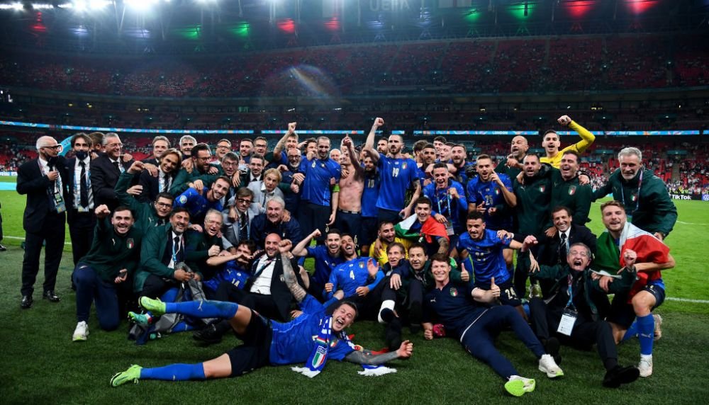 Italia, Regina Europei! Jucatorii lui Mancini s-au auzit mai tare decat toti englezii de pe Wembley! Imagini de senzatie de la ceremonia de premiere_6