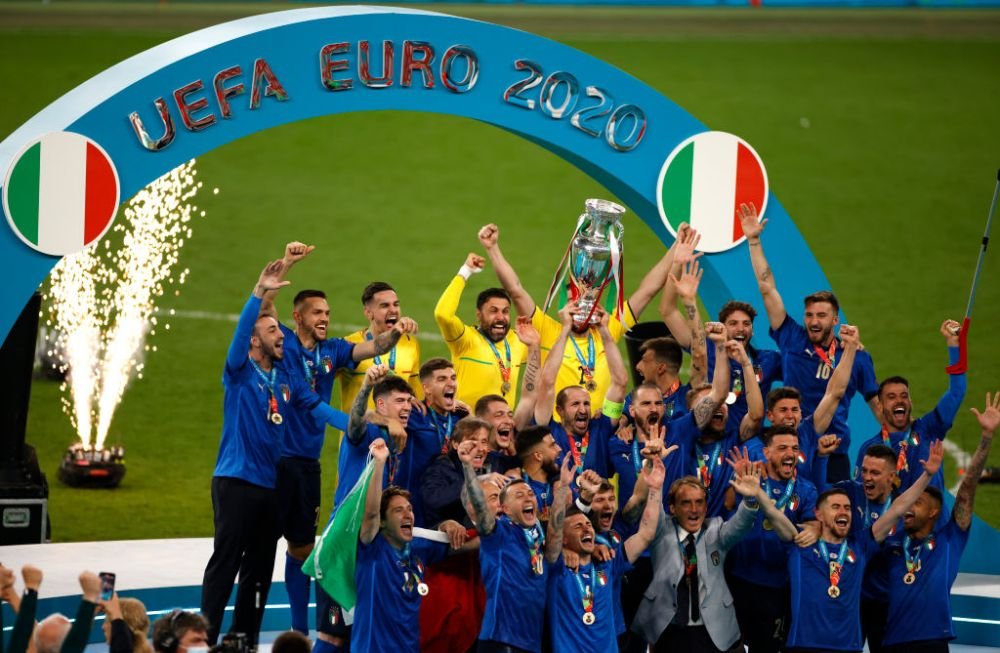 Italia, Regina Europei! Jucatorii lui Mancini s-au auzit mai tare decat toti englezii de pe Wembley! Imagini de senzatie de la ceremonia de premiere_9
