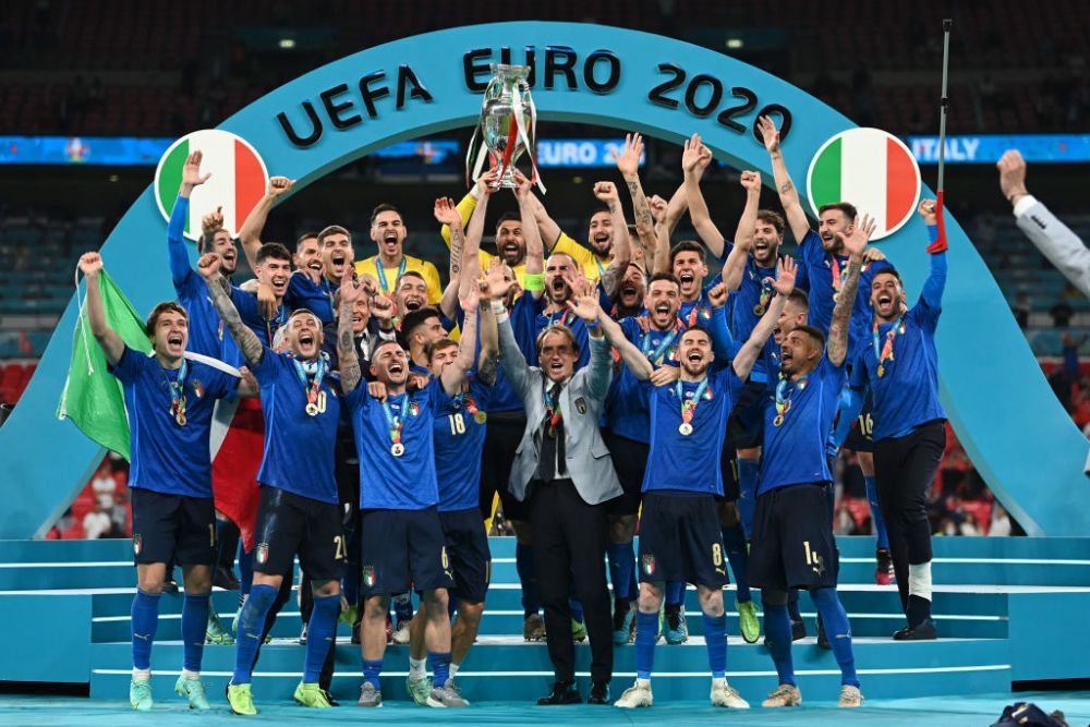Italia, Regina Europei! Jucatorii lui Mancini s-au auzit mai tare decat toti englezii de pe Wembley! Imagini de senzatie de la ceremonia de premiere_10