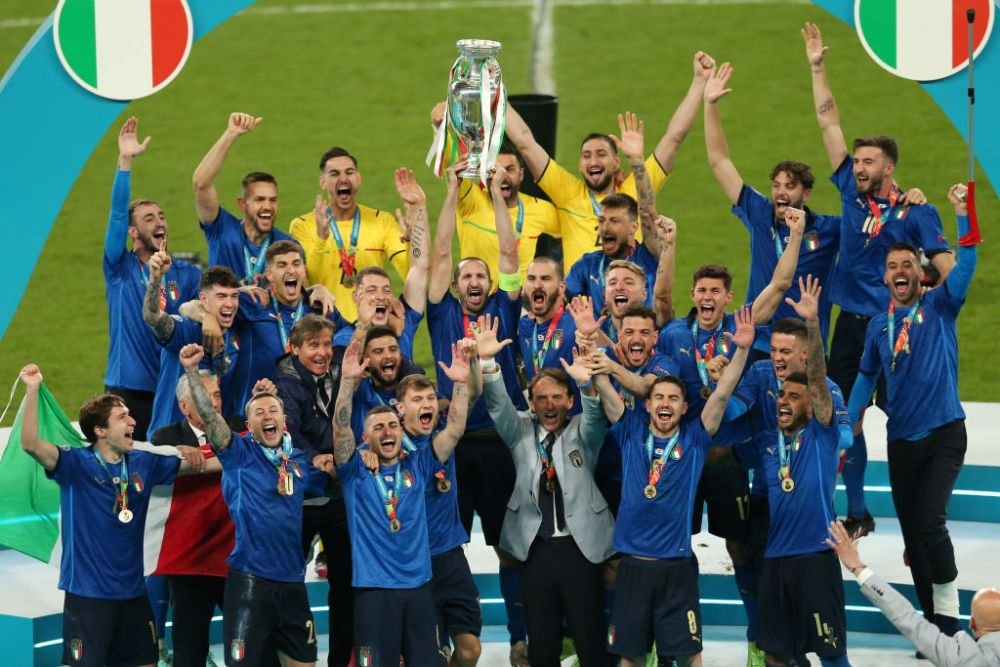 Italia, Regina Europei! Jucatorii lui Mancini s-au auzit mai tare decat toti englezii de pe Wembley! Imagini de senzatie de la ceremonia de premiere_11