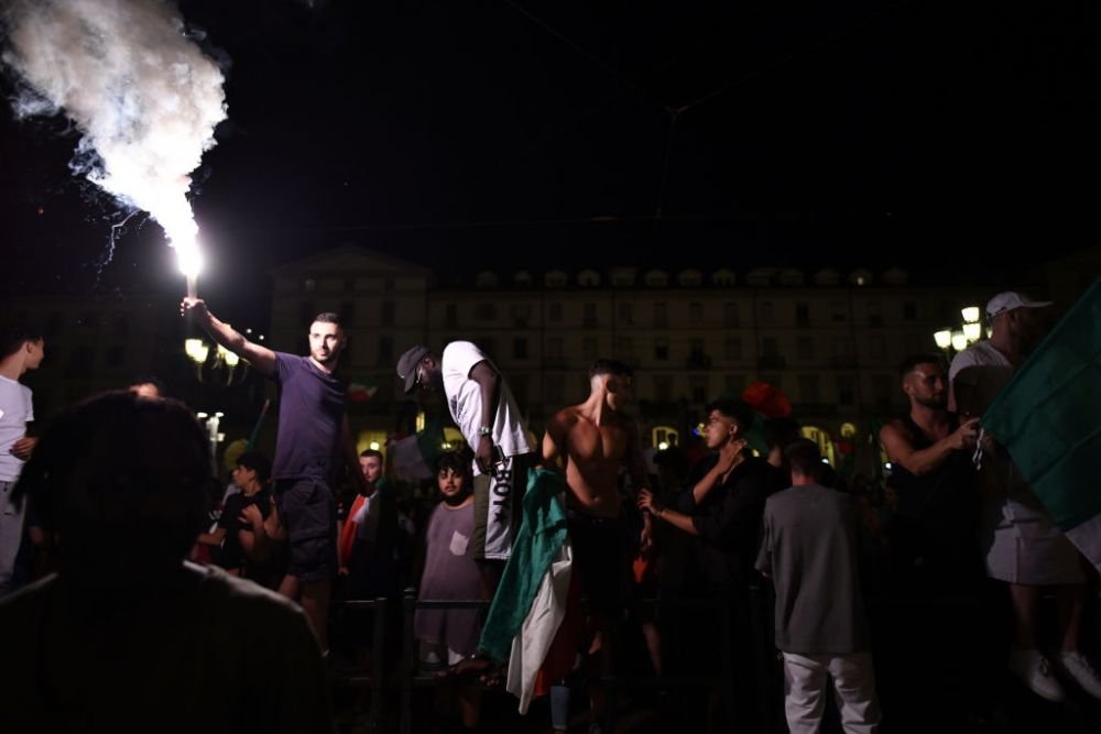 S-a zguduit piata! Imagini spectaculoase cu bucuria suporterilor italieni dupa castigarea Campionatului European_7