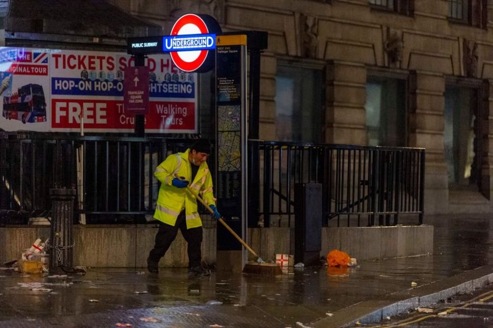 Dezastru la Londra dupa finala pierduta in fata Italiei! Strazile din capitala Angliei s-au transformat in gropi de gunoi GALERIE FOTO _4