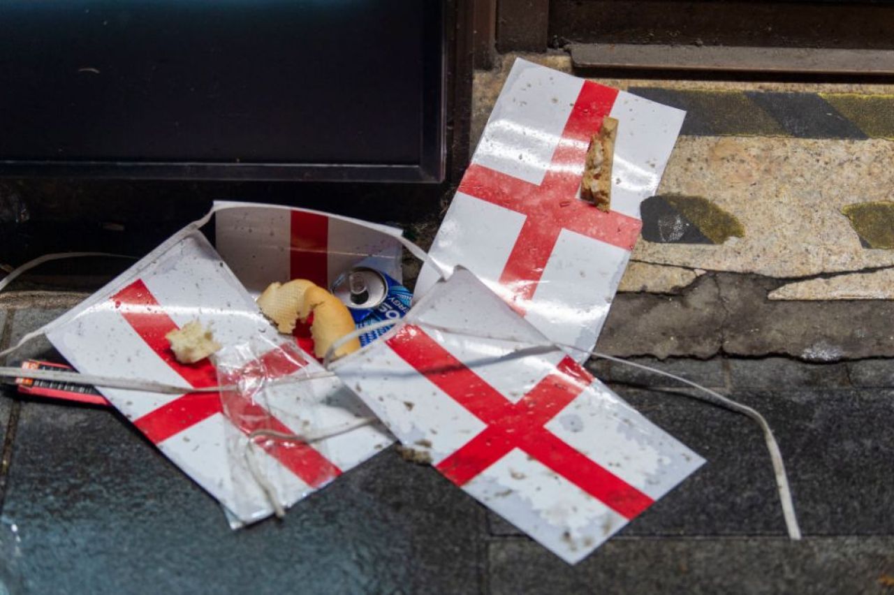 Dezastru la Londra dupa finala pierduta in fata Italiei! Strazile din capitala Angliei s-au transformat in gropi de gunoi GALERIE FOTO _6