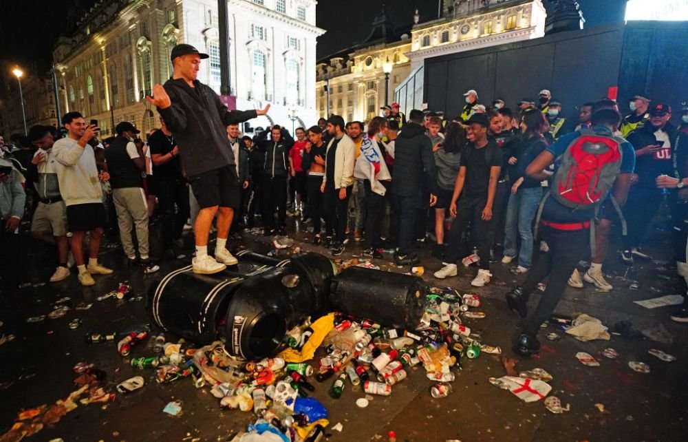 Cum au sarbatorit italienii dupa ce au castigat EURO 2020! Imagini de senzatie din vestiarul lui Mancini! Daniele de Rossi a facut show_4