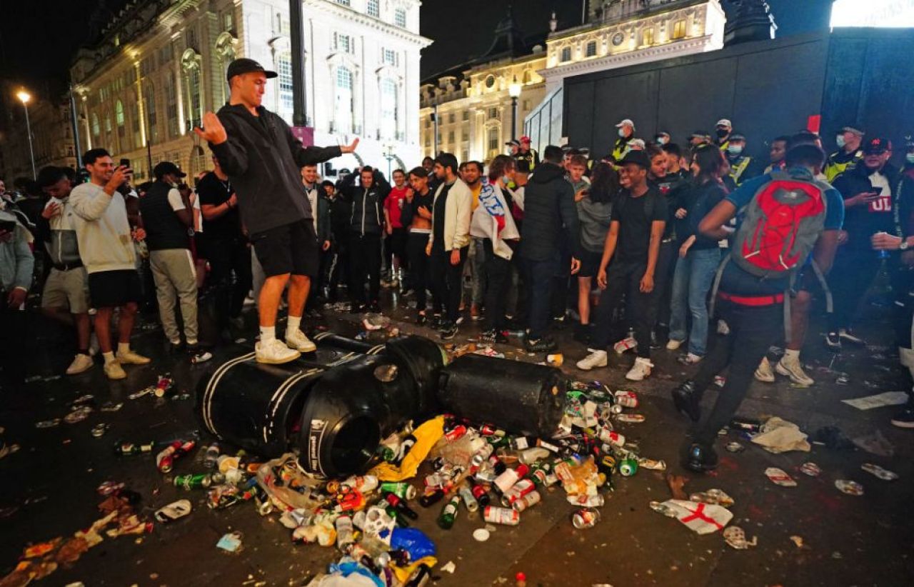 Cum au sarbatorit italienii dupa ce au castigat EURO 2020! Imagini de senzatie din vestiarul lui Mancini! Daniele de Rossi a facut show_4