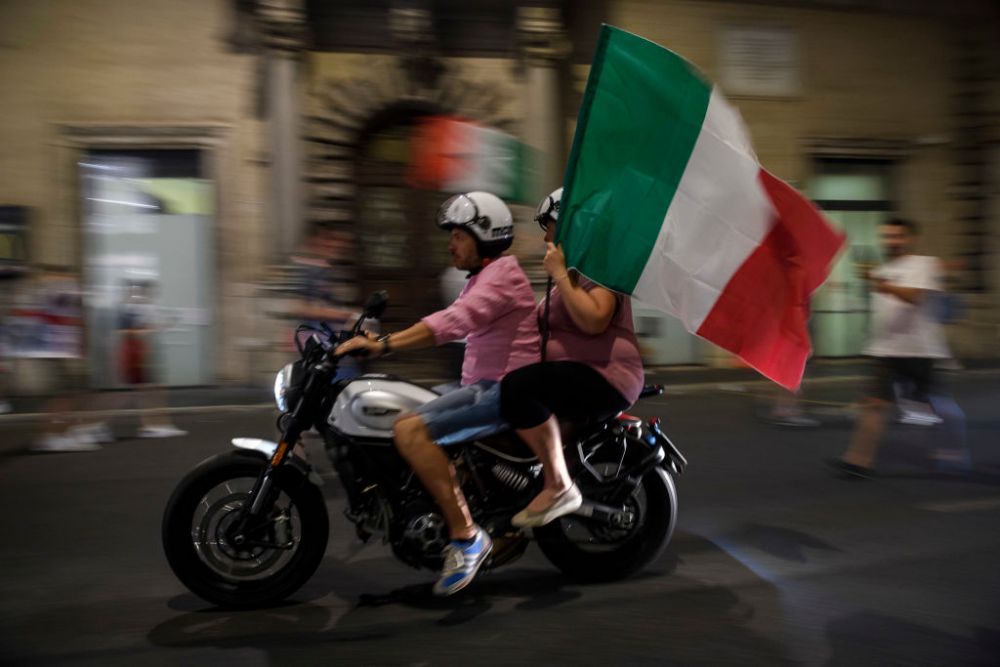 'It is at Rome!'. Trofeul EURO 2020 a ajuns in Italia: Squadra Azzurra a avut parte de o primire impresionanta VIDEO _6