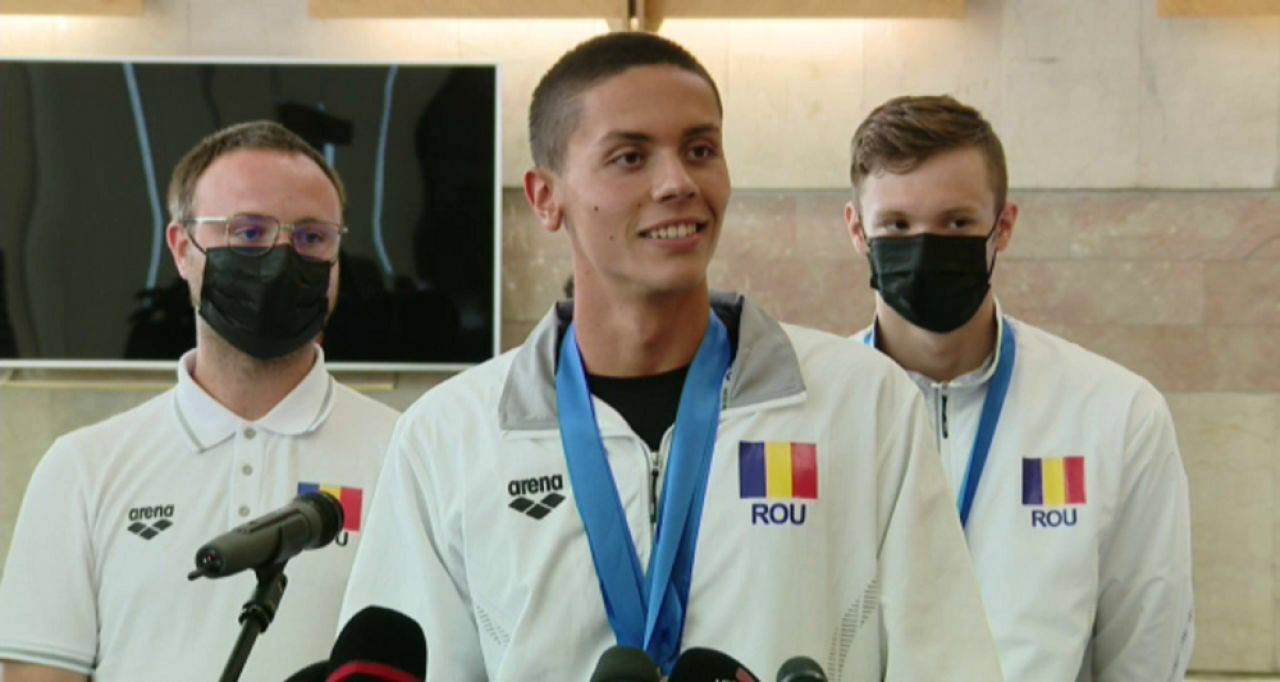 David Popovici e noul pusti-minune al Romaniei! A luat trei medalii de aur intr-o saptamana si e gata de Jocurile Olimpice de la Tokyo_9