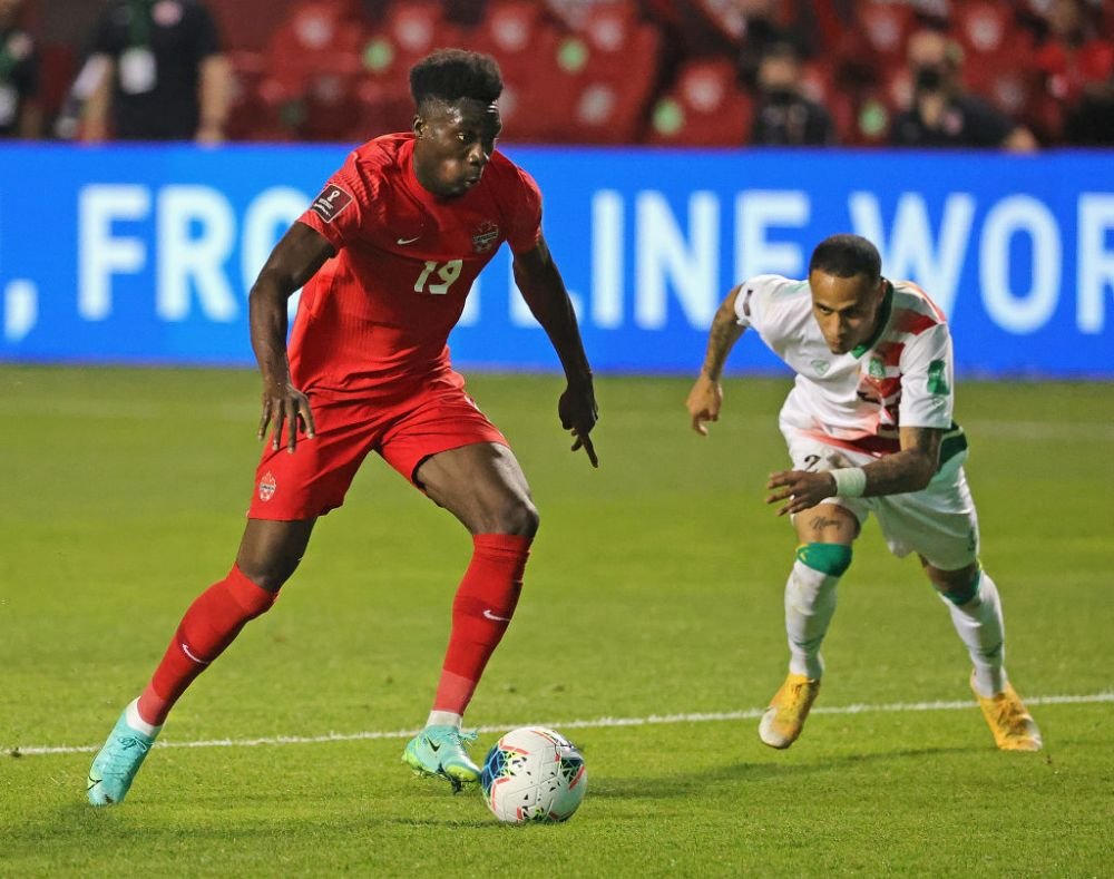 Lovitura pentru Bayern! Pustiul-minune Davies s-a accidentat grav la nationala si rateaza startul sezonului! Ce a patit_5