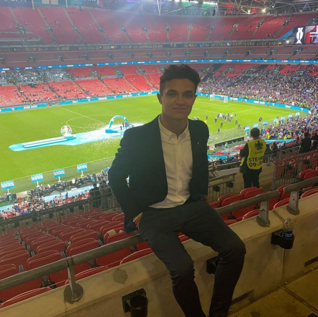 A fost jefuit de peste 45 000 de euro in finala de pe Wembley! Starul din Formula 1 a ramas fara ceas dupa incidentele de la stadion_10