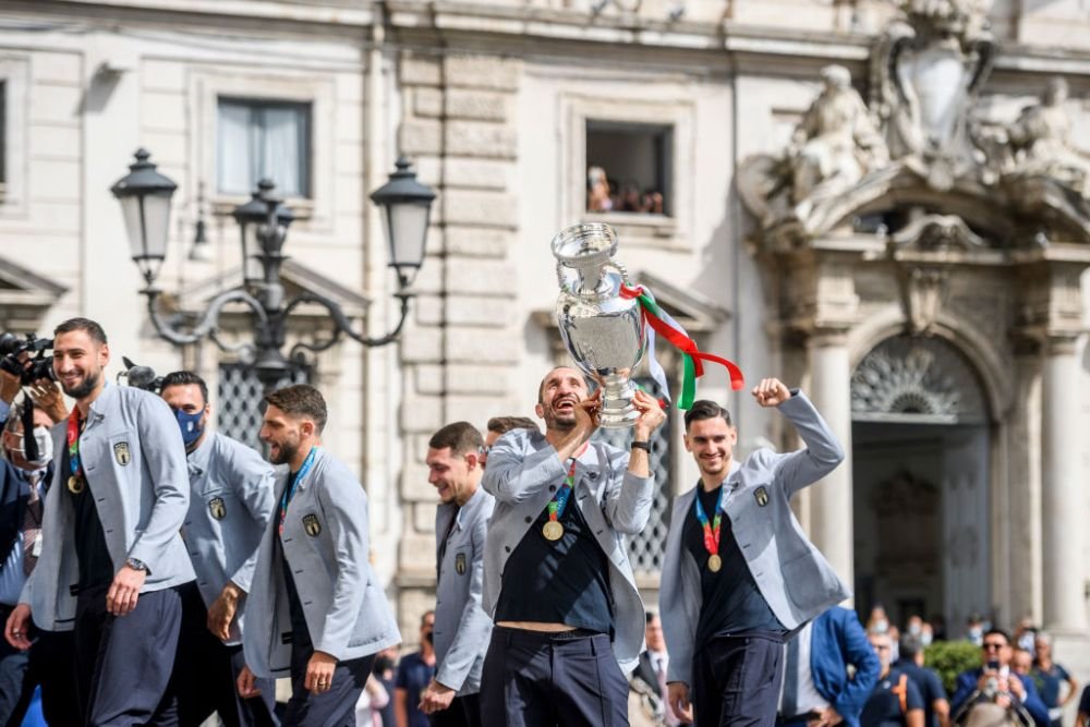 Seara magica in Italia! Imagini superbe de pe strazile din Roma de la sarbatoarea nationalei lui Mancini _5