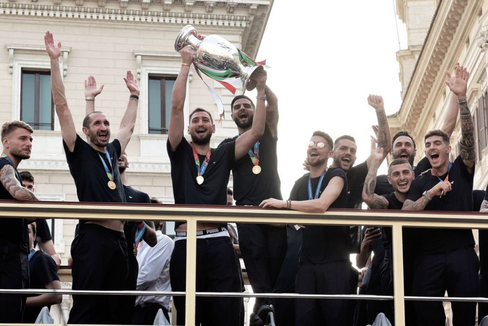Seara magica in Italia! Imagini superbe de pe strazile din Roma de la sarbatoarea nationalei lui Mancini _9