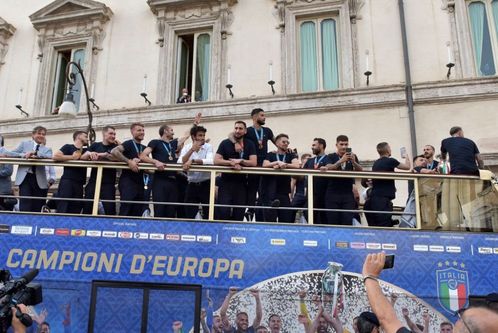 Seara magica in Italia! Imagini superbe de pe strazile din Roma de la sarbatoarea nationalei lui Mancini _13