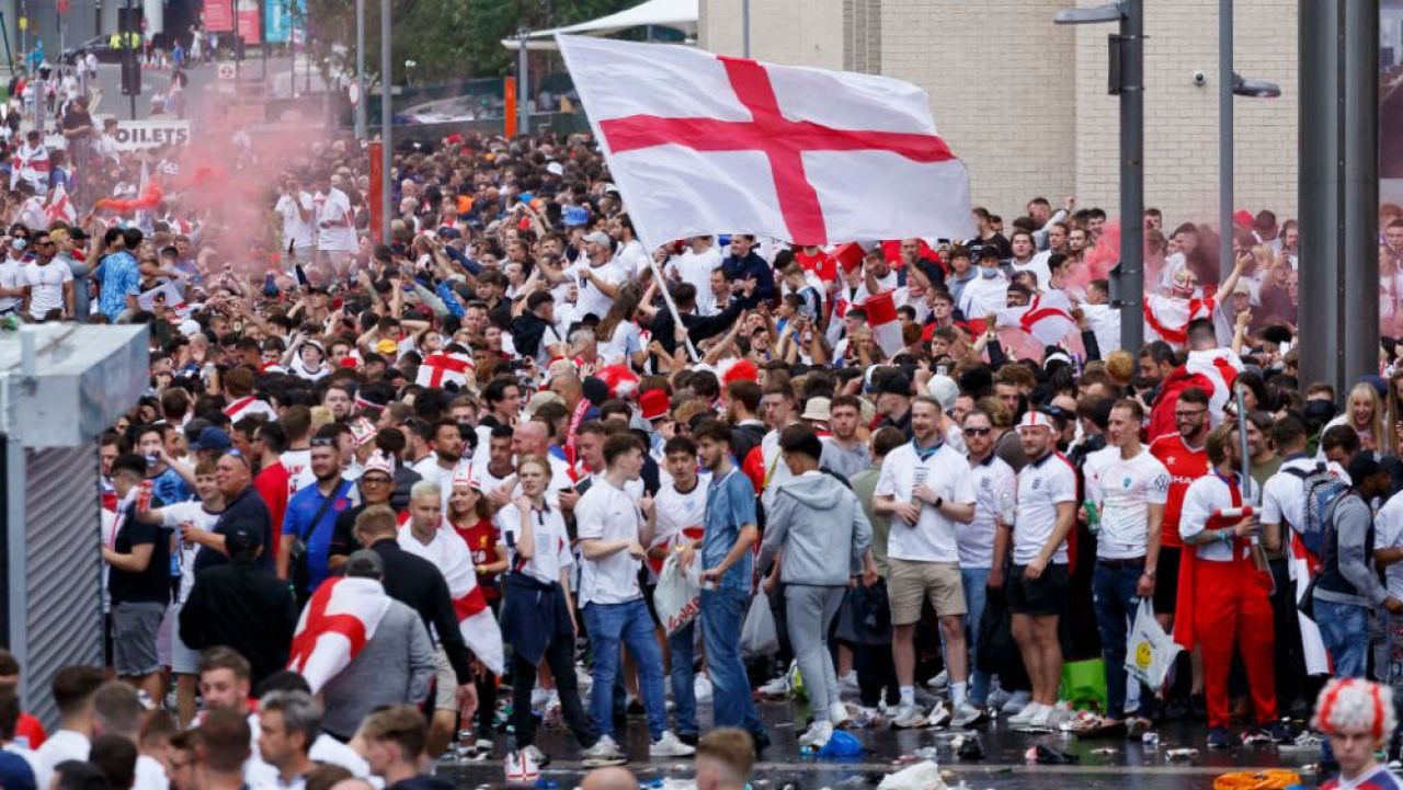 Incidentele pe care suporterii englezi le-au facut inaintea finalei inca au ecou, iar UEFA a deschis o noua ancheta!