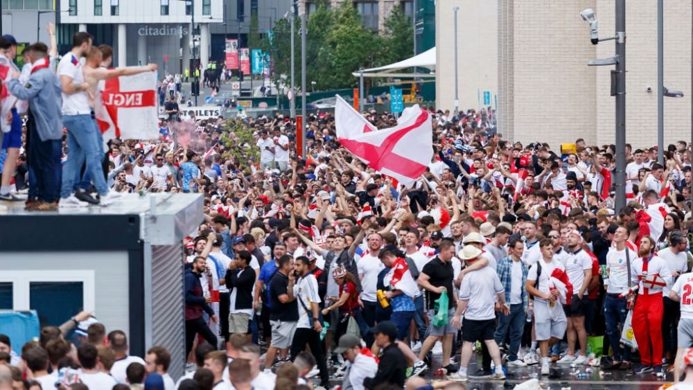 Incidentele pe care suporterii englezi le-au facut inaintea finalei inca au ecou, iar UEFA a deschis o noua ancheta! 