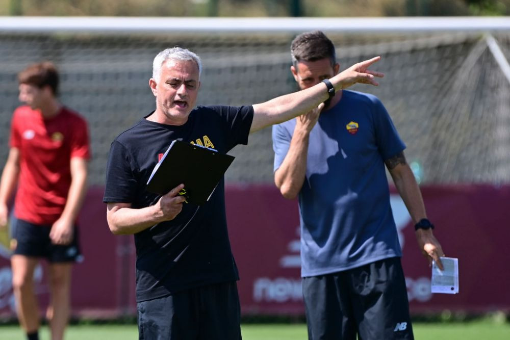 Momente impresionante in vestiarul de la AS Roma!&nbsp;Mourinho a filmat tot: peste 1,2 milioane de oameni au vazut clipul emotionant&nbsp;