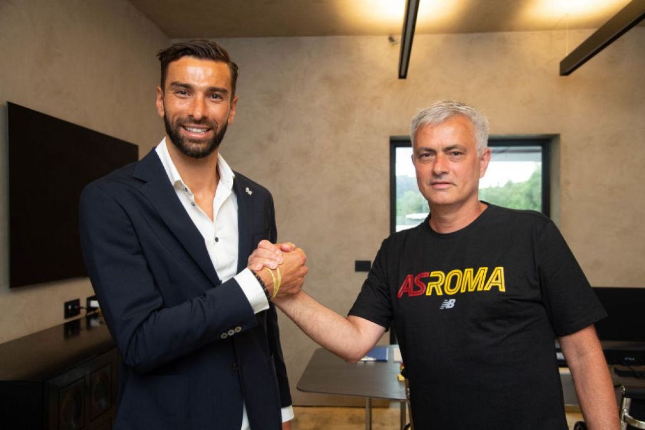 Momente impresionante in vestiarul de la AS Roma! Mourinho a filmat tot: peste 1,2 milioane de oameni au vazut clipul emotionant _5