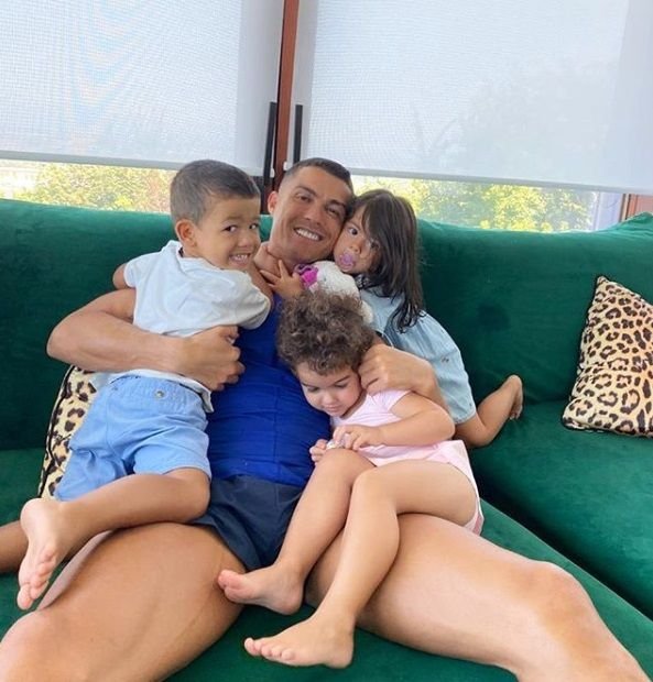 Georgina Rodriguez, noi postări din vacanță! Cum se relaxează alături de Cristiano Ronaldo: „Iubindu-te pe mare”_3