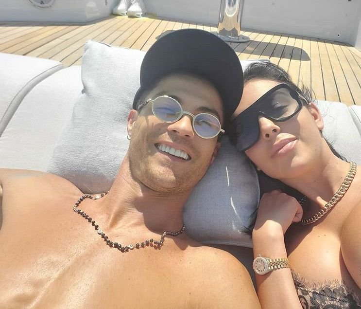 Georgina Rodriguez, noi postări din vacanță! Cum se relaxează alături de Cristiano Ronaldo: „Iubindu-te pe mare”_16