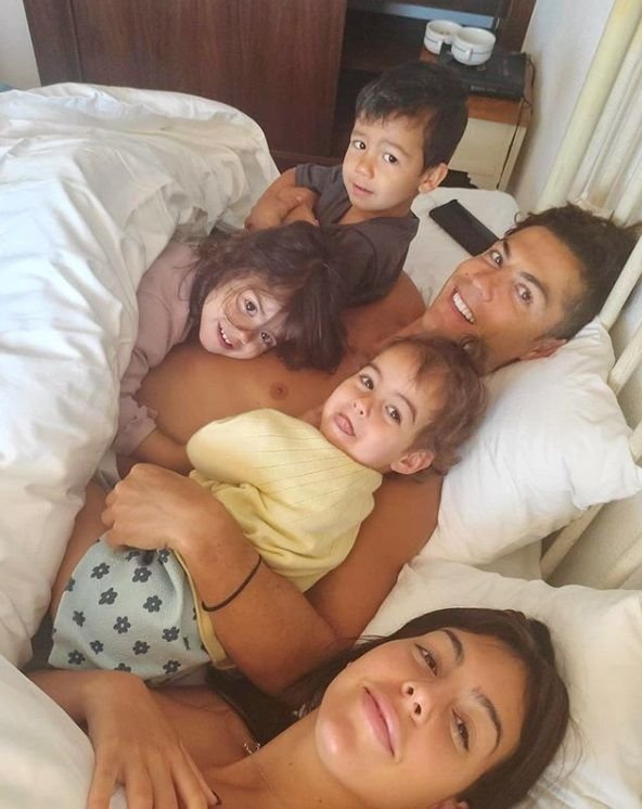 Georgina Rodriguez, noi postări din vacanță! Cum se relaxează alături de Cristiano Ronaldo: „Iubindu-te pe mare”_17