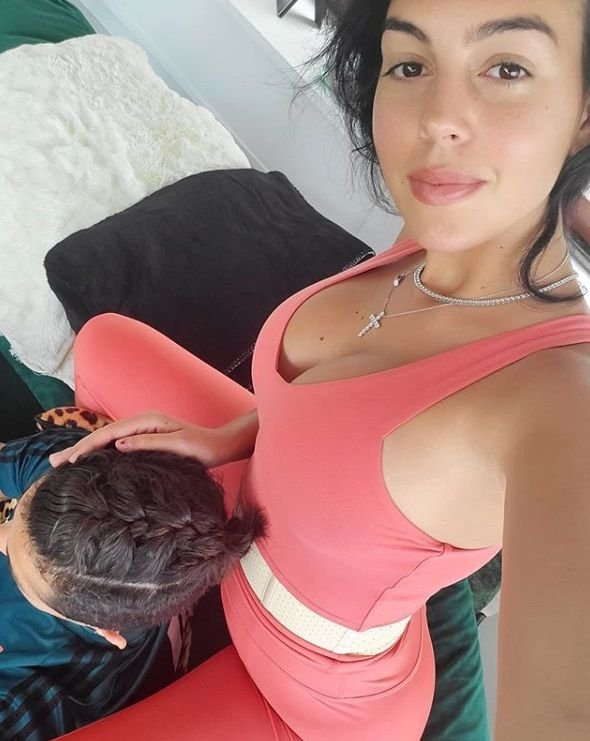 Georgina Rodriguez, noi postări din vacanță! Cum se relaxează alături de Cristiano Ronaldo: „Iubindu-te pe mare”_18
