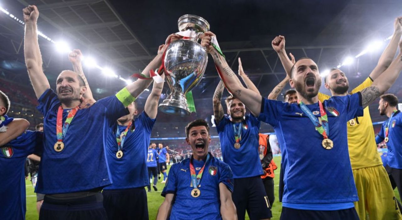 Clipul care pune capat speculatiilor despre italieni. Aproape 5 milioane de oameni au vazut ce au facut jucatorii lui Mancini la finala EURO_5